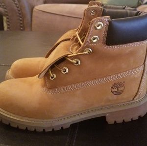 Like new leather Timberland boots